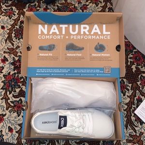 Men’s white sneaker - size 11